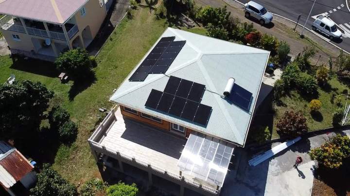 Pose de panneaux solaires écologiques Martinique