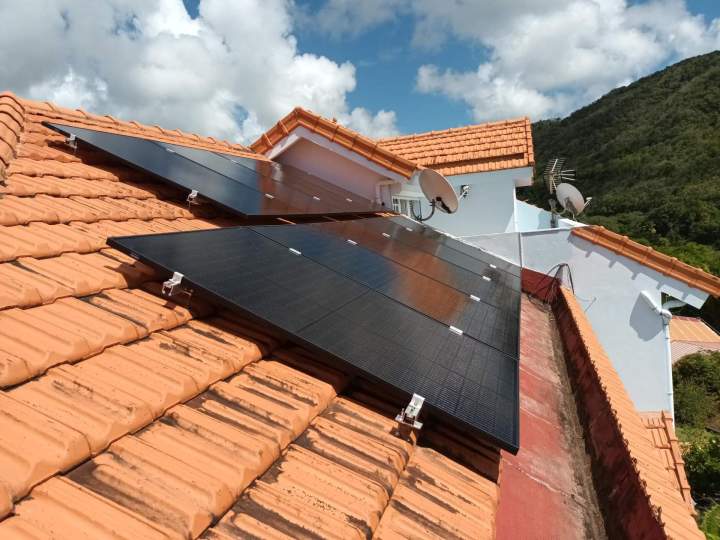 Travaux de pose de panneaux solaires Martinique